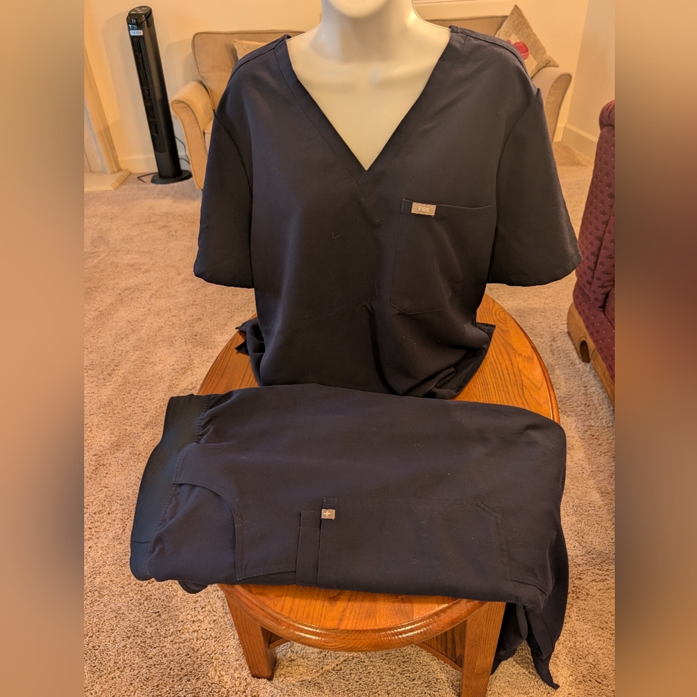 FIGS Navy V-Neck Medical Scrub Top and Pants Set - Size XXL